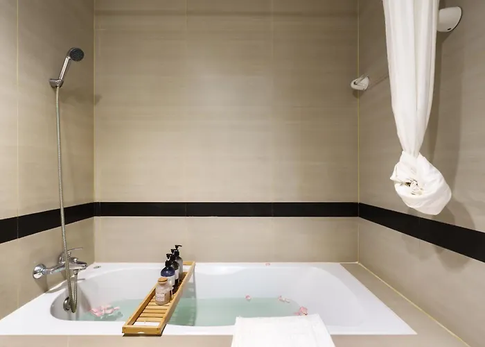 Jungle Dream King Bed Oasis With Balcony & High-speed Wifi 公寓